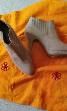 Betsey Johnson Taupe Suede Ankle Booties with Elastic Side Panels